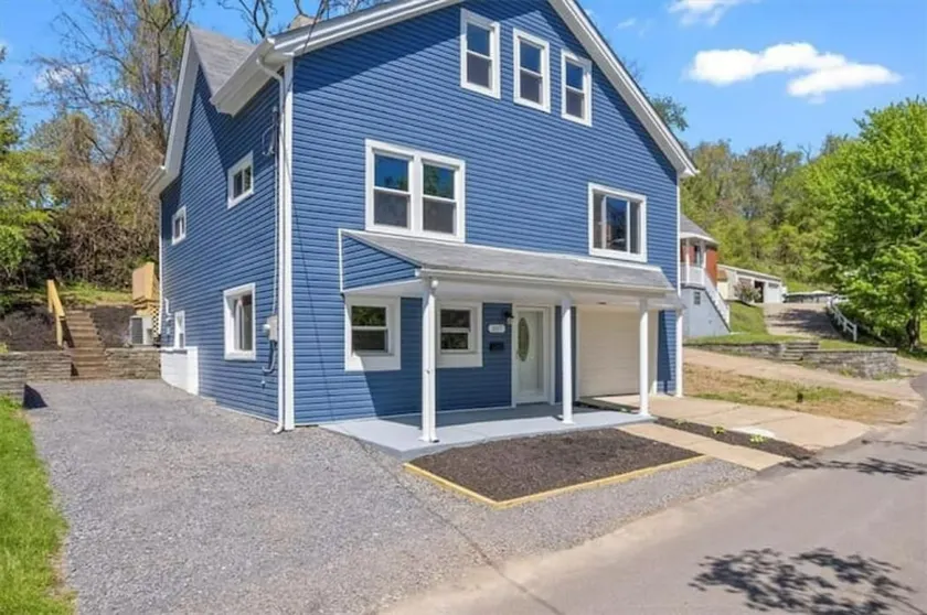 Completely Renovated 4-Bedroom with Parking - Image 1