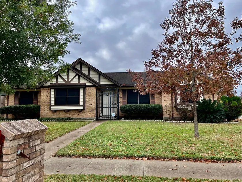 Cozy, spacious & convenient home-3bedrooms 3baths - Image 1