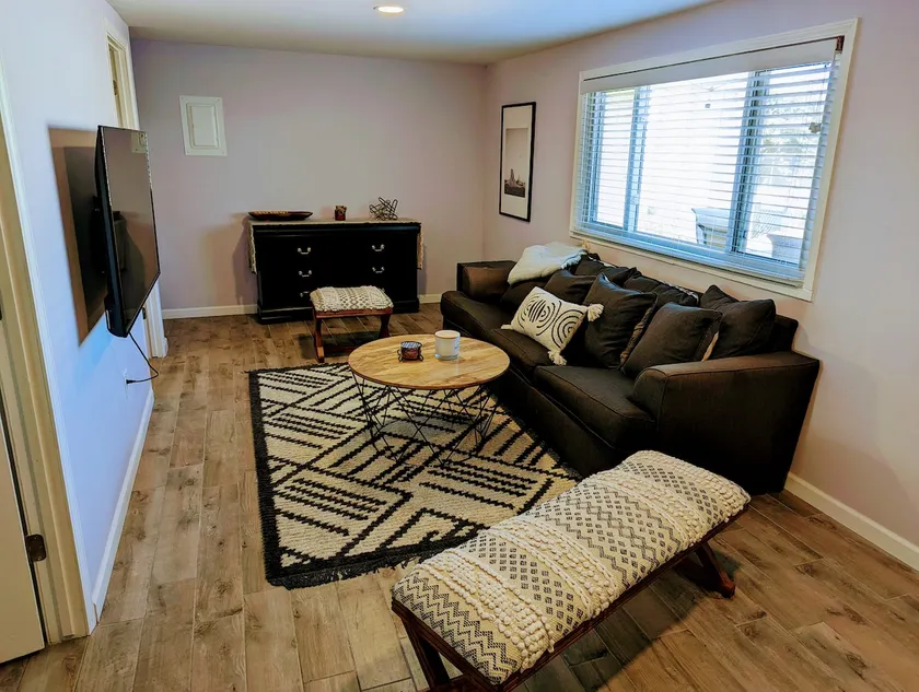 Cozy and Quiet 2 BR Casita One Mile From Nob Hill - Image 1