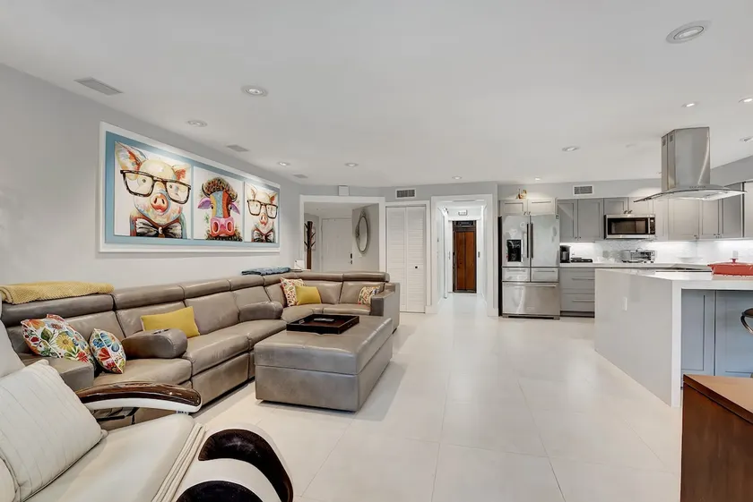 Welcome to a sleek and pristine modern home - Image 1