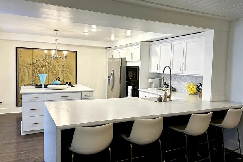 Penthouse 105-Heart of Downtown - Image 1