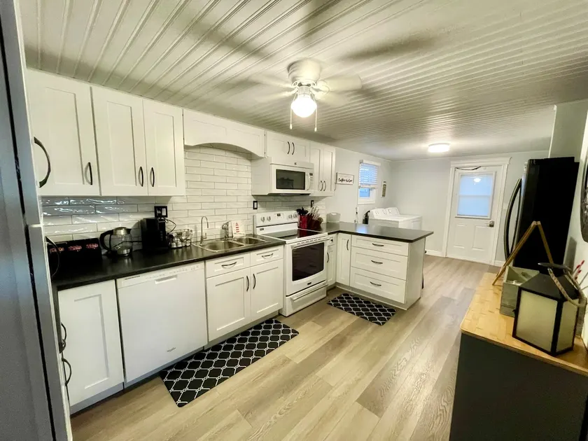 Private 2 Bedroom Apartment with Ocean View at Cape View Escape - Image 1