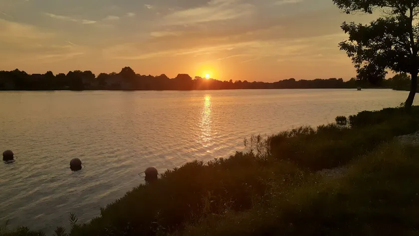 Beautiful Lake View! Spacious3/2 Monthly Special! - Image 1