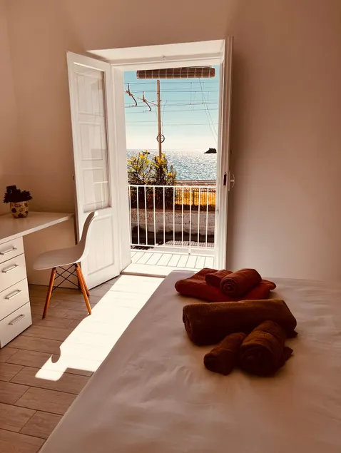 Beachfront house within walking distance of the center. - Image 1