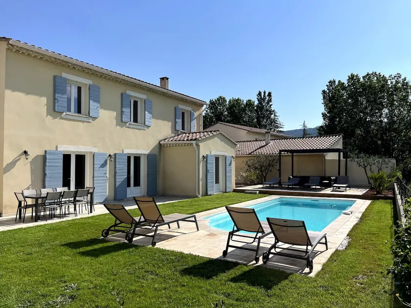 Spacious 6-bedroom villa with a private pool and views of the vineyards - Image 1