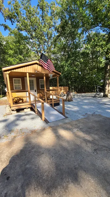 Bill's Lil Cabin-Private Fenced Back Yard-Hot Tub - Image 1