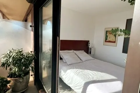large bright studio overlooking the city - Image 1