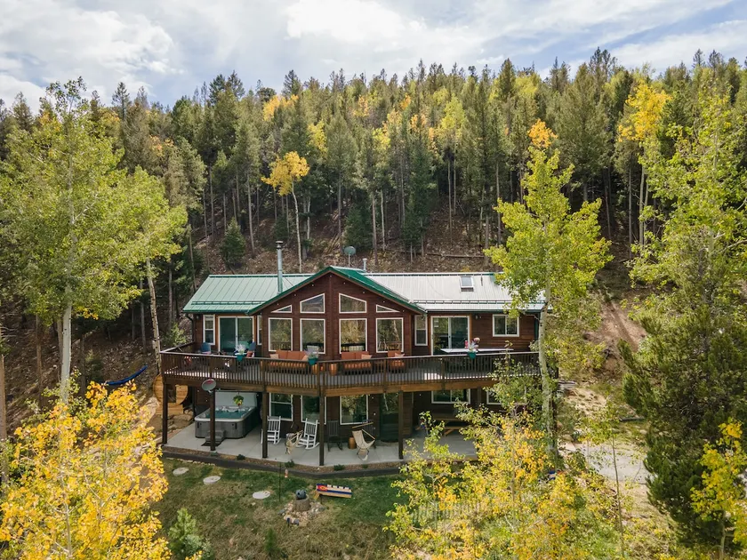 Views, Hottub, Sauna, Axe-Throwing, Top 1% Listing - Image 1