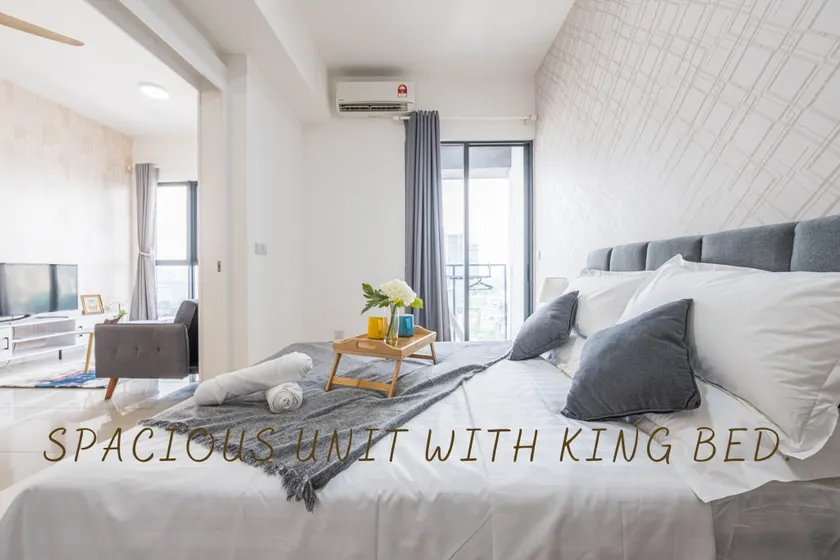 Continew 1BR High TRX Mall King Bed 100Mbps Wi-Fi - Image 1