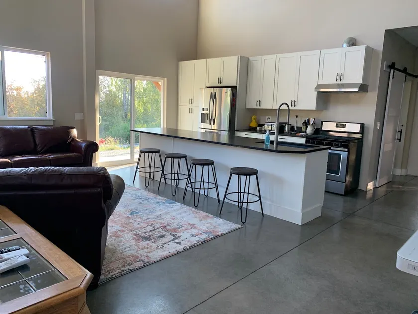 Luxury shome, views above Skagit Valley- EV charge - Image 1