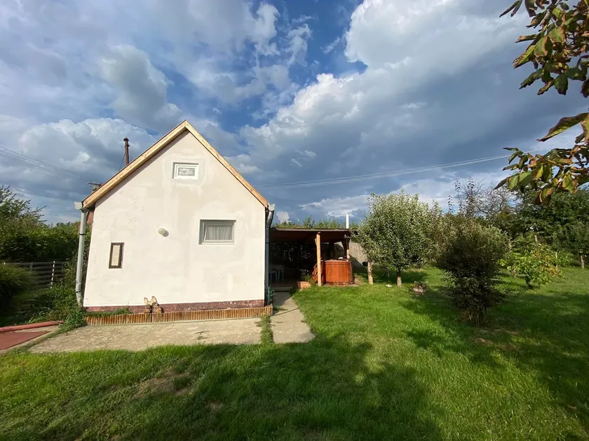 Rural Guesthouse with covered terrace and Bath - Image 1