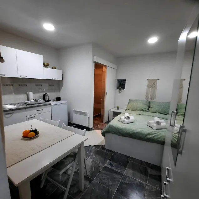 Studio apartment in the very center of the city. Pleasant - Image 1