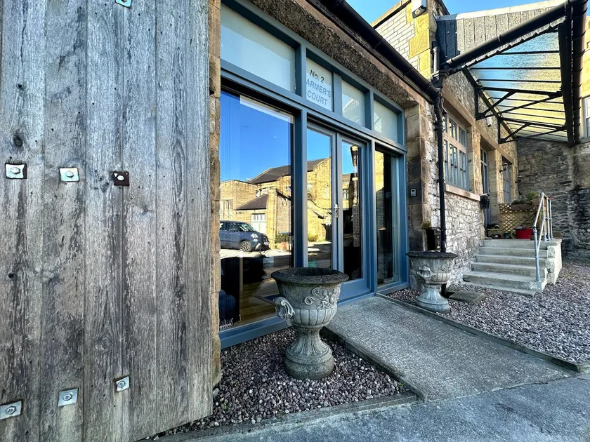 Bakewell One Bedroom Cottage In A Peaceful Location With Parking Space. - Image 1