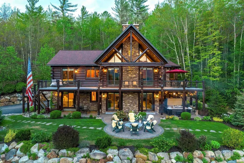 One-of-a-kind log home - Image 1