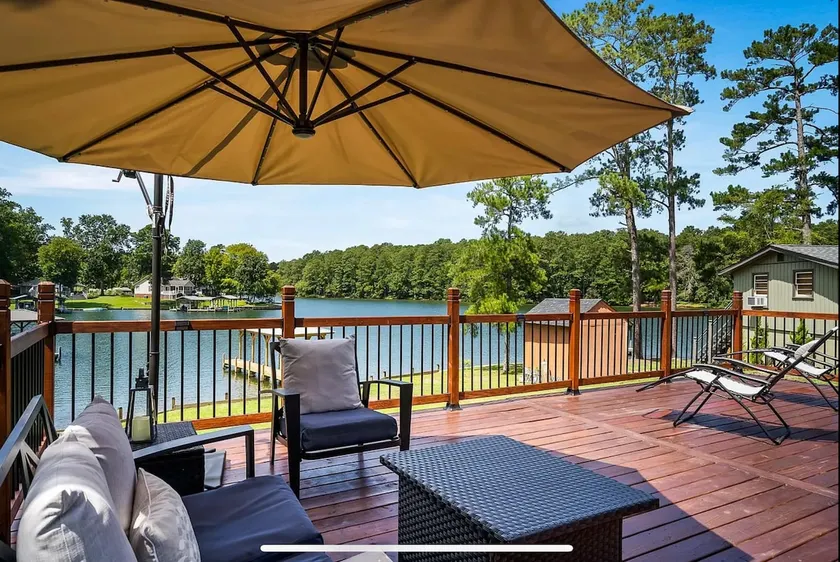 Beautiful Lake Front Cottage on Lake Greenwood - Image 1