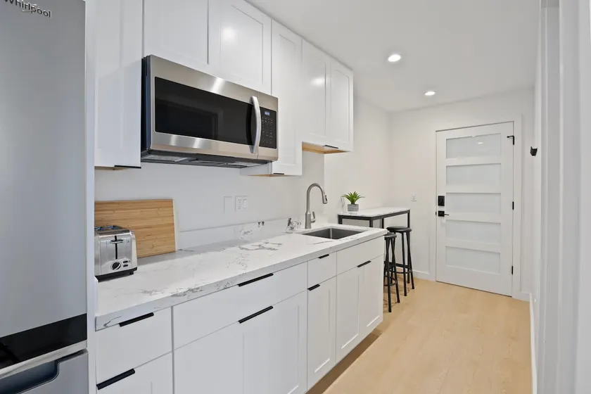 Newly Built Modern Luxurious Guest Suite - Image 1