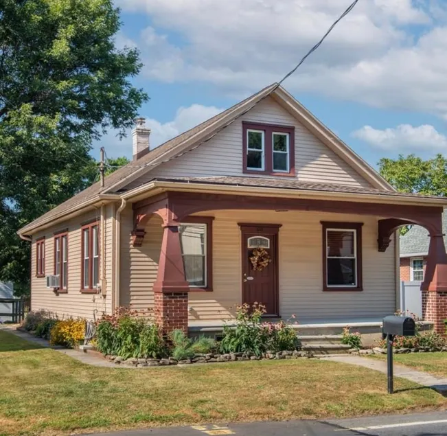 Hershey Cocoa Cottage - Image 1