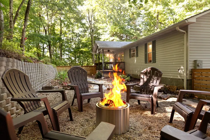 Hot Tub- Hillside Hideaway 15 min to DT & Biltmore - Image 1