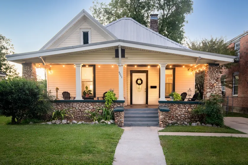 Quaint City Cottage Close To Airport/Downtown/UAB - Image 1