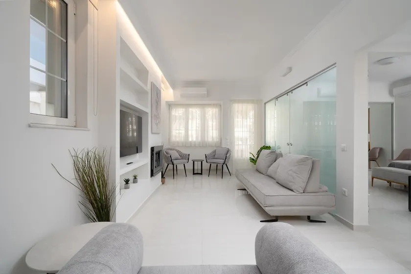280m² Villa Near the Athenian Riviera - Image 1