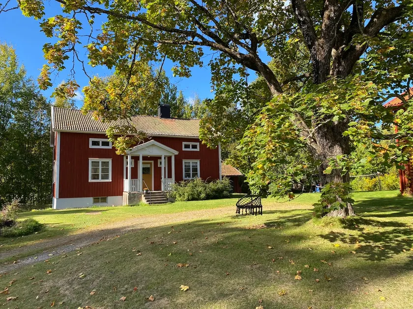 Nice holiday home by the lake Björken - Image 1