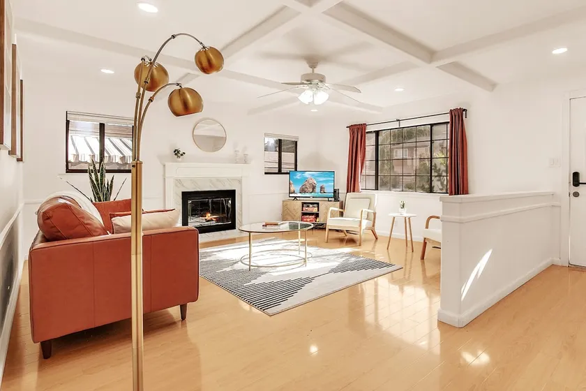 King Suite, 5 Queen Spacious Modern Home - Image 1