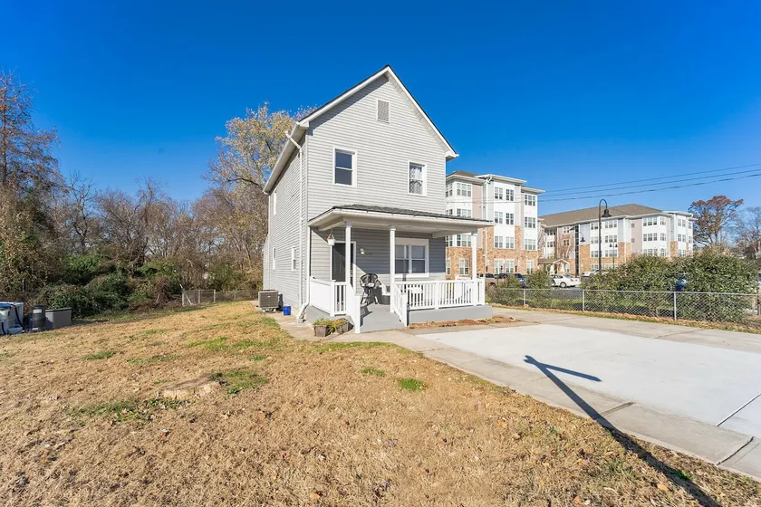 Beautiful 4 Bedroom Home - Image 1