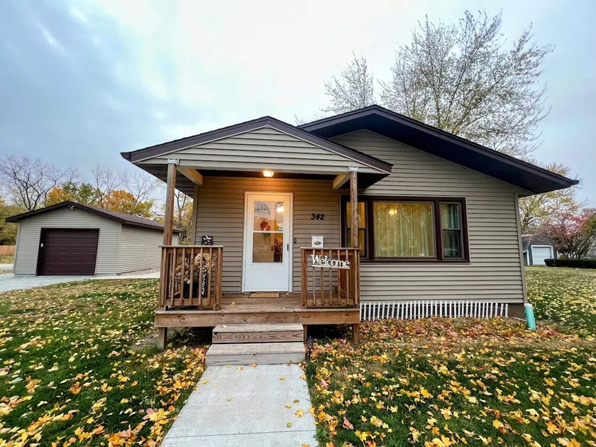 Spacious & Serene home in Prophetstown - Image 1