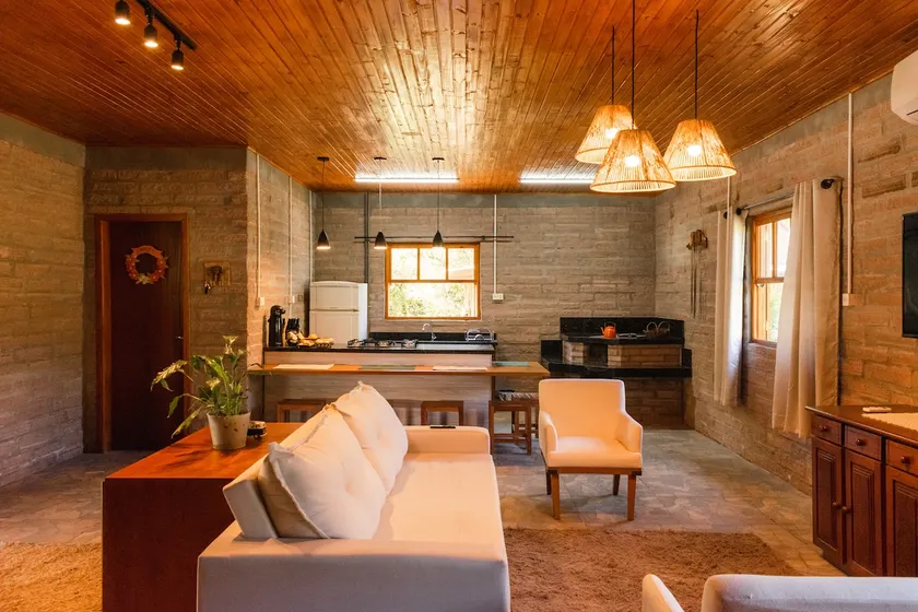 Family Retreat with Lake, Fireplace and Fire Pit - Image 1