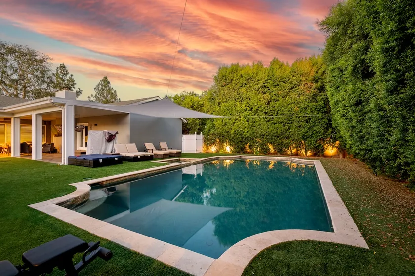 Luxury Stay: Pool, Hot Tub, Sauna & Home Theater! - Image 1