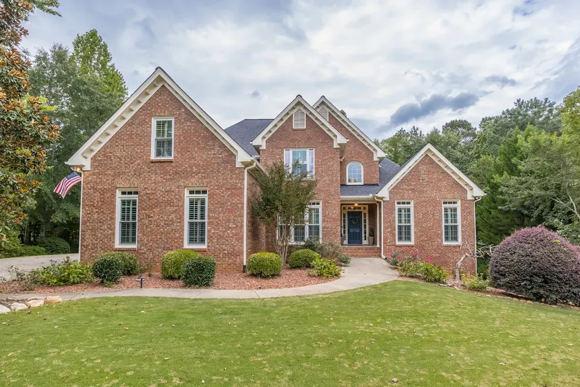 LUXURY Bedding~8 Beds~Fully Stocked Kitchen~Spacious Secluded Estate ~ Sleeps 13 - Image 1