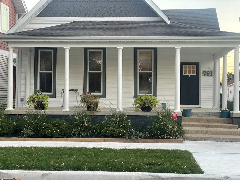 All of downtown is within walking distance! - Image 1