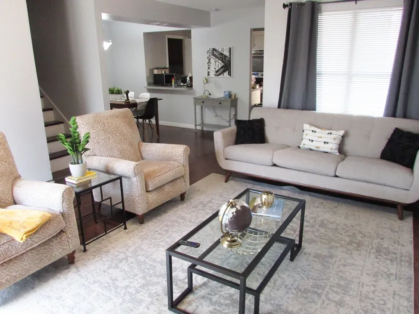 Loving 3 Bedroom Home Close to Downtown Dallas - Image 1