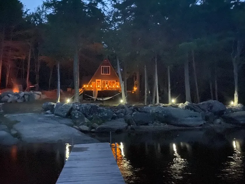 Lakeside rustic retreat - Image 1