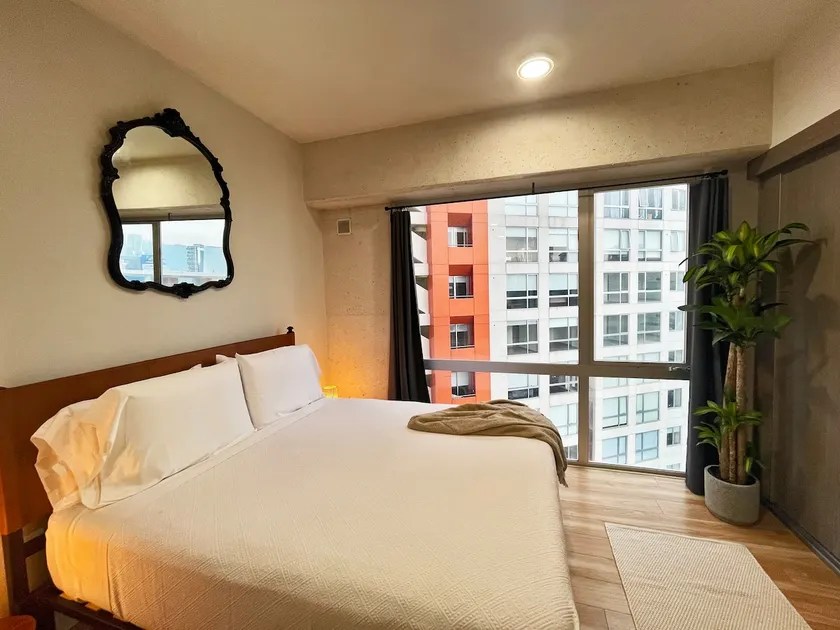 A loft-style suite with the best amenities - Image 1