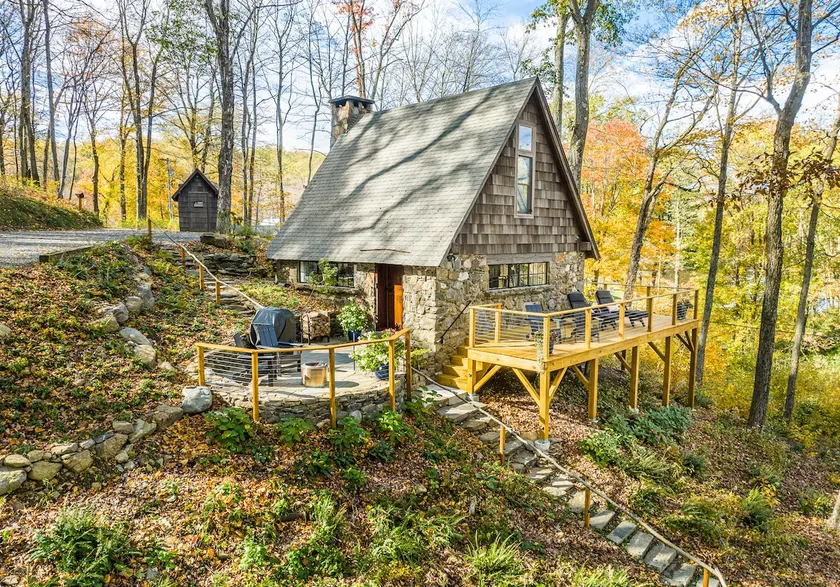 Twin Lakes Designer A-frame Stone Cottage - Image 1