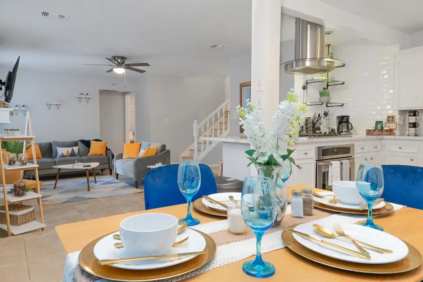 SERENE BOHEMIAN MANOR|FAMILY RETREAT|4BD 2.5BA - Image 1