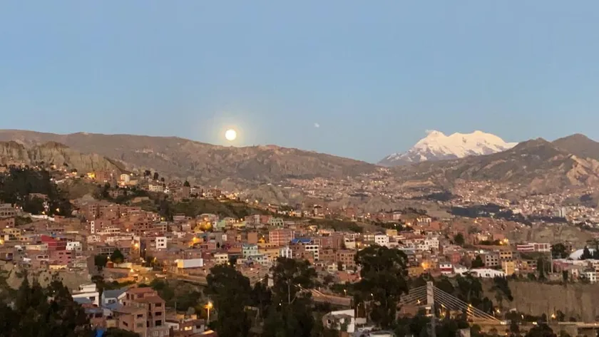 Location and exceptional views of La Paz - Image 1