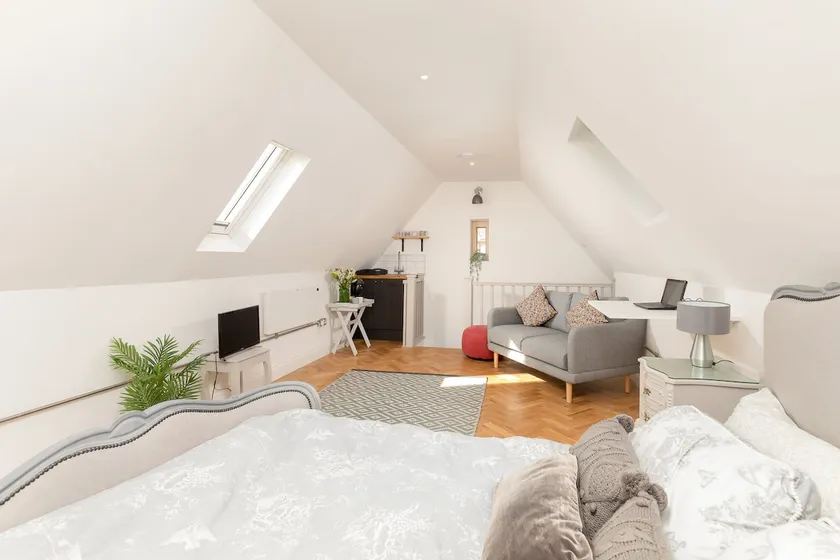 Converted rural annexe within a period property - Image 1