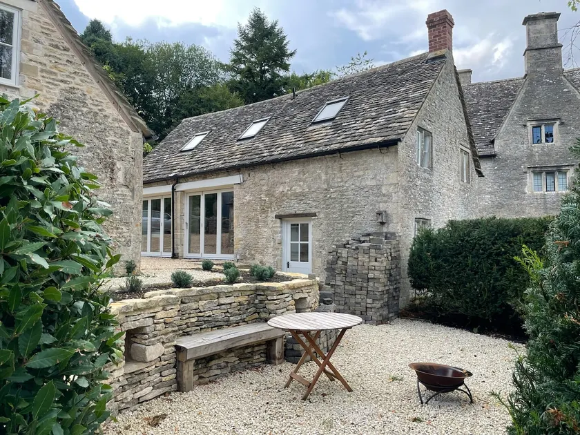 Beautiful, recently renovated two bedroom cottage - Image 1