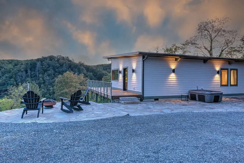 Luxury Cabin+Stunning Mountain Views+25 min to AVL - Image 1