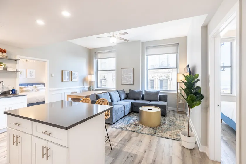 Bright 2BR-2BA steps from The Bean & Michigan Ave - Image 1