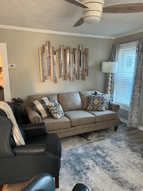 Cozy Two Bedroom Bungalow- <br>In walking distance to a great time - Image 1