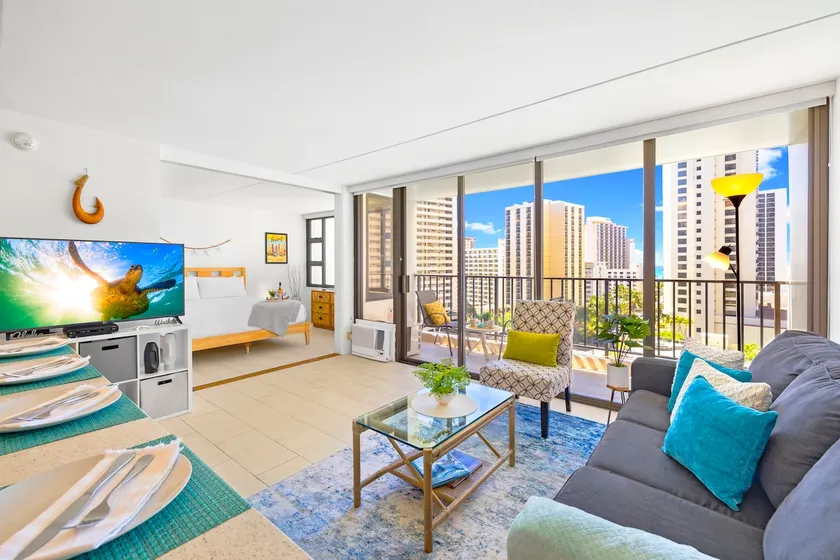 City & Ocean View Near Waikiki Beach w/ Parking - Image 1