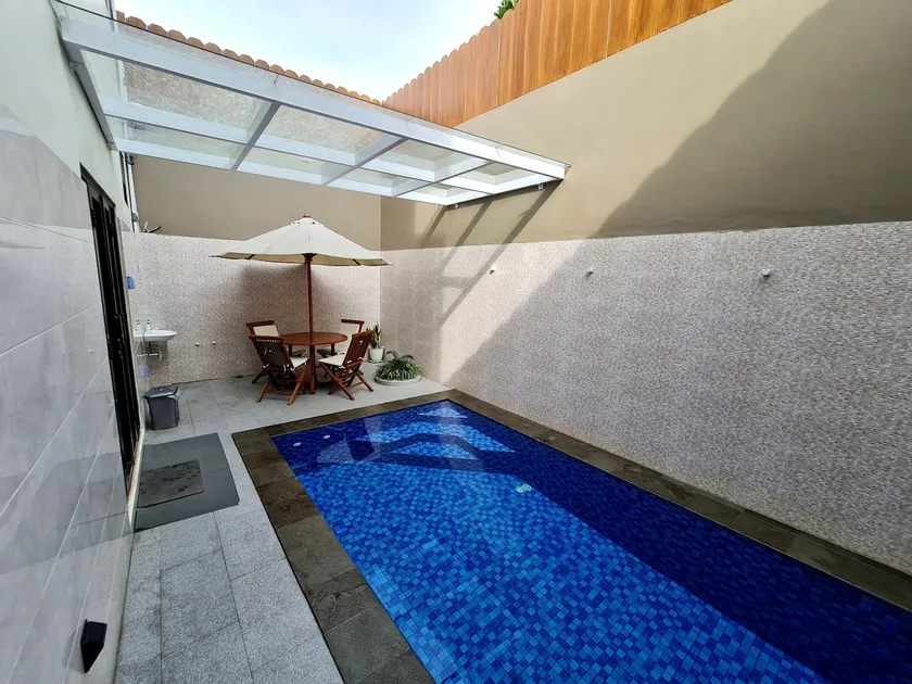 Beautiful Home with Private Pool - Image 1