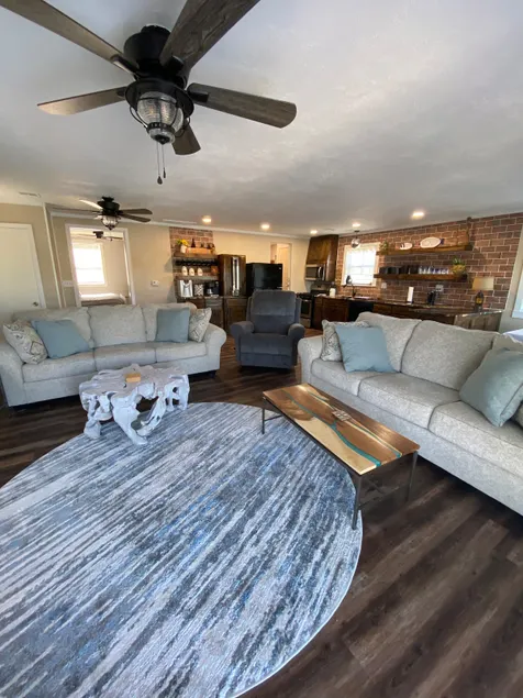 Cozy riverside cabin on the Neosho river - Image 1