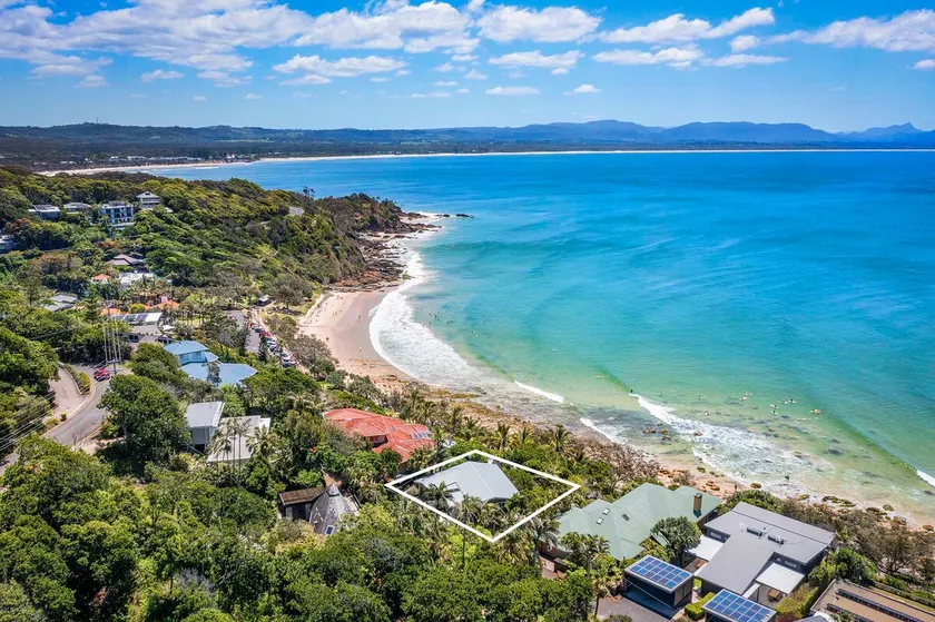 Byron Bay Accom - Wategos Beach House - 33 Marine Parade - Pet Friendly - Image 1