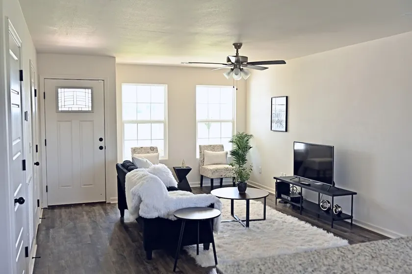 Stylish Modern Home - Image 1