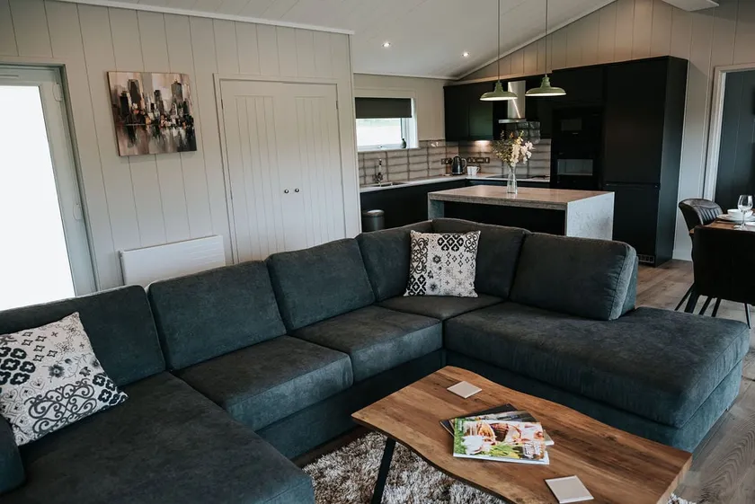 Oakley: 2 bedroom luxury lodge, hot tub & views. - Image 1