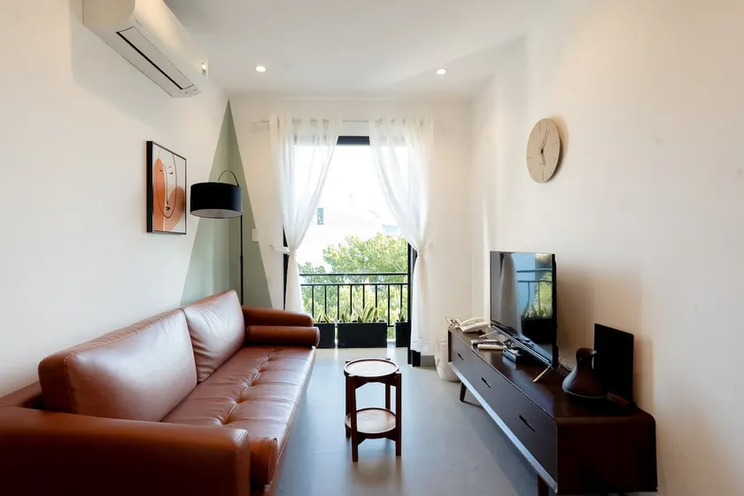 SEMI-ClASSiCAl 2BR Apt w/ROOfTOP Pool Near OldTown - Image 1